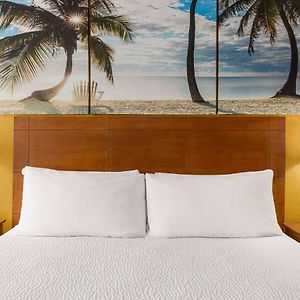 Camera accessibile ai disabili con letto king size